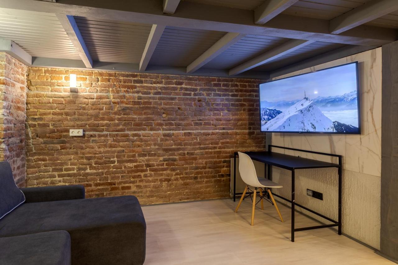 Lesi Apartment With Terrace Leopoli Esterno foto